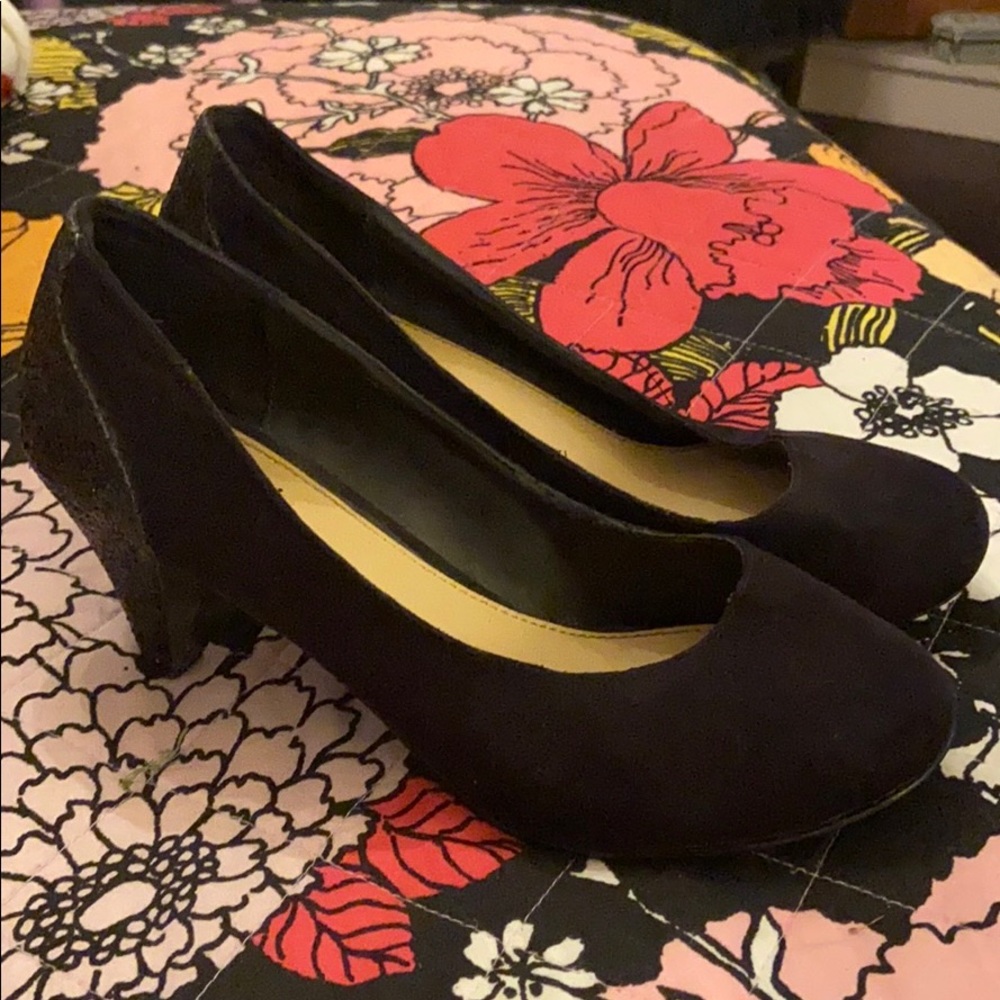Black Pumps with Glitter Heels